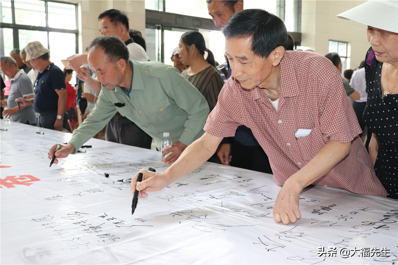 钢铁年代战友重逢,钢铁情怀