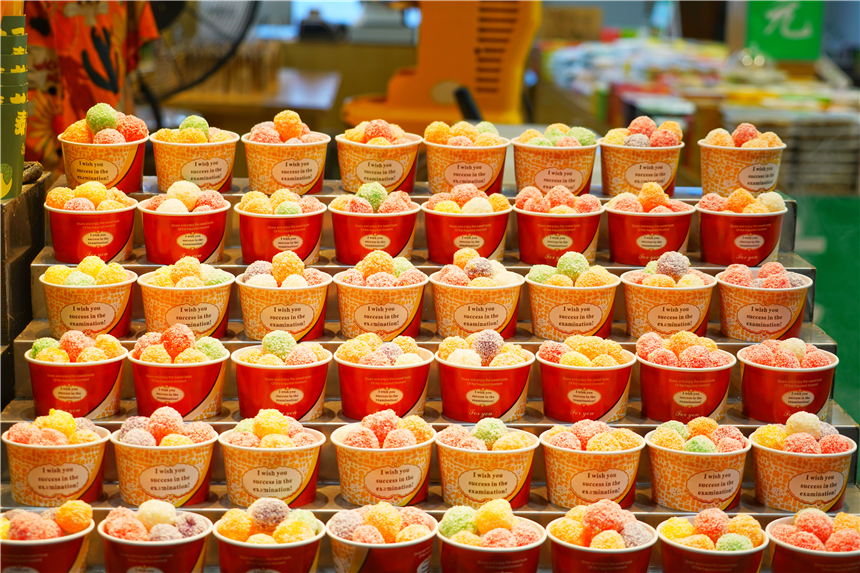 杭州最繁华的步行街，被誉为杭州的皇城根儿，是游客最爱来的地方