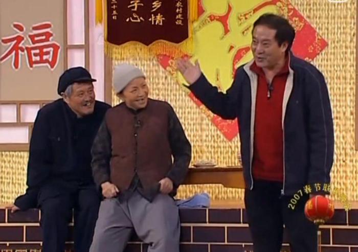 58岁丢官离婚,71岁晚景凄凉,牛群混成这样,冯巩为何不帮帮他?