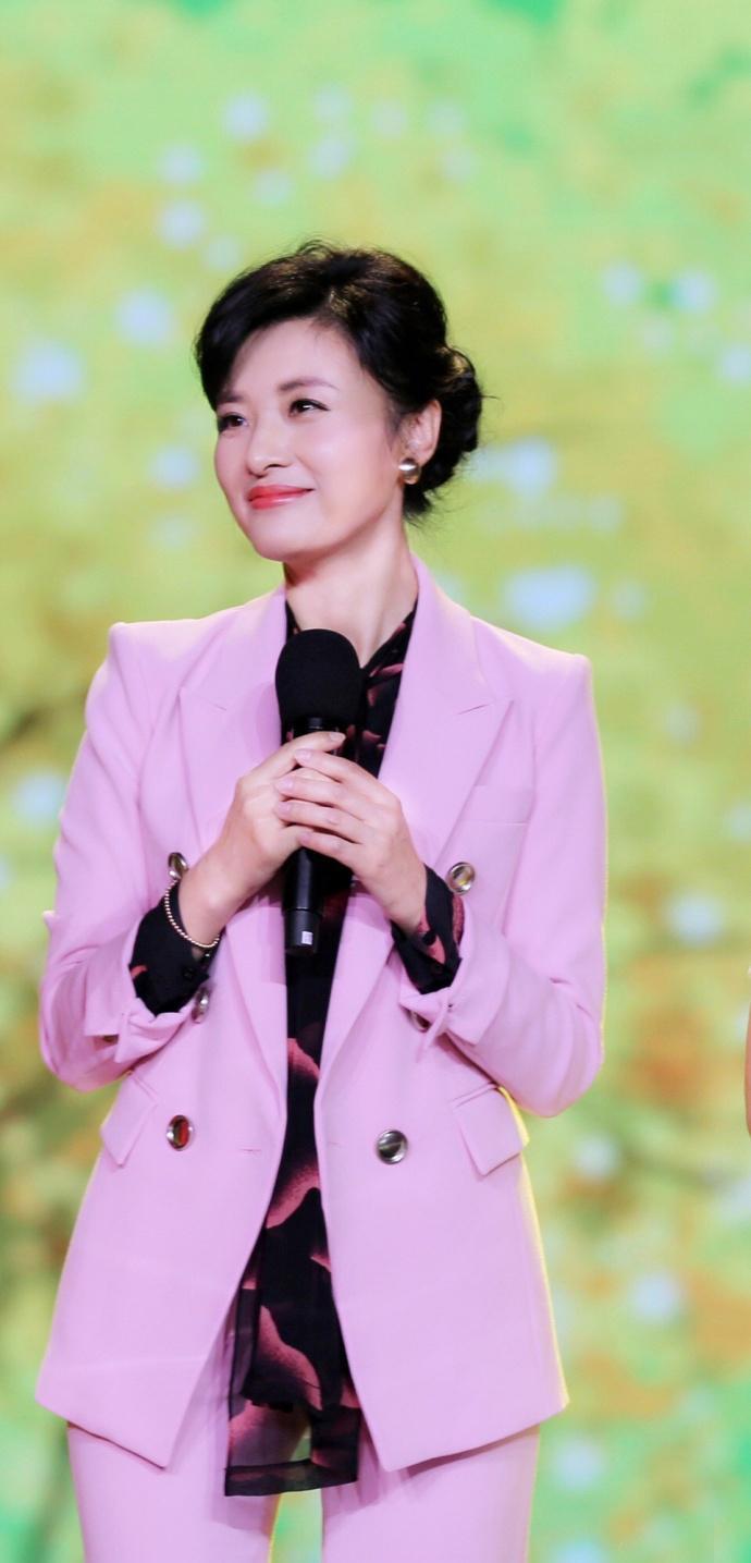 周涛黑色衬衫怎么搭配,周涛穿搭风格