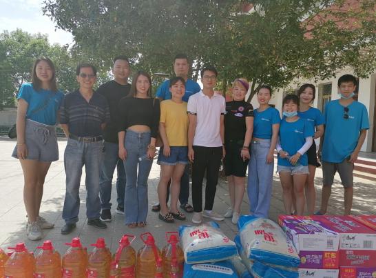 湖北武穴：樊繁、阮泽青“夫妻档”带领团队爱心路上携手同行