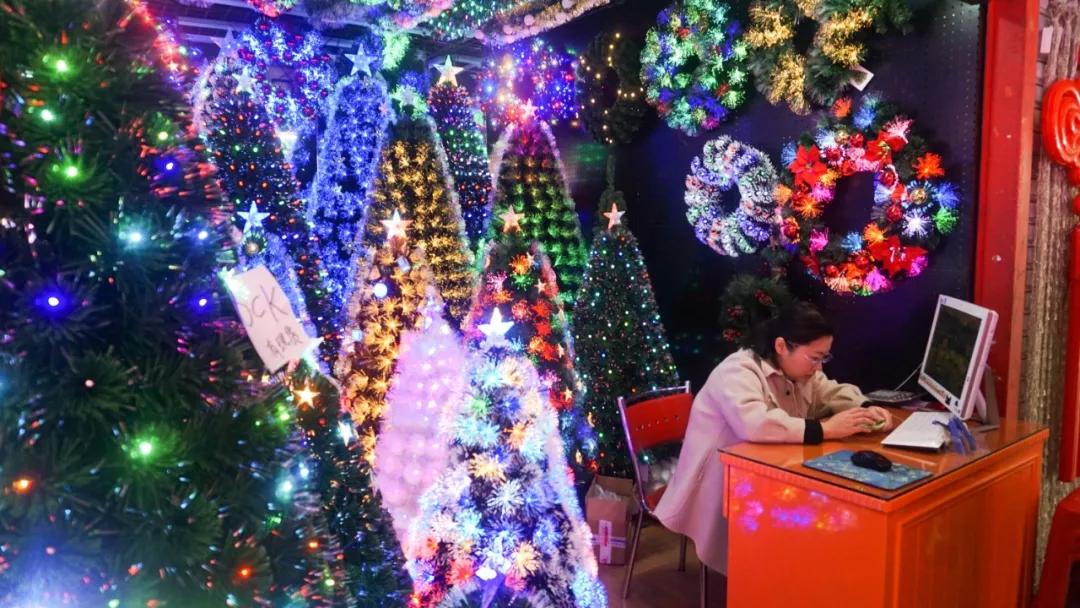 投入几万，弄两台电脑，义乌年轻人发了一笔“圣诞财”