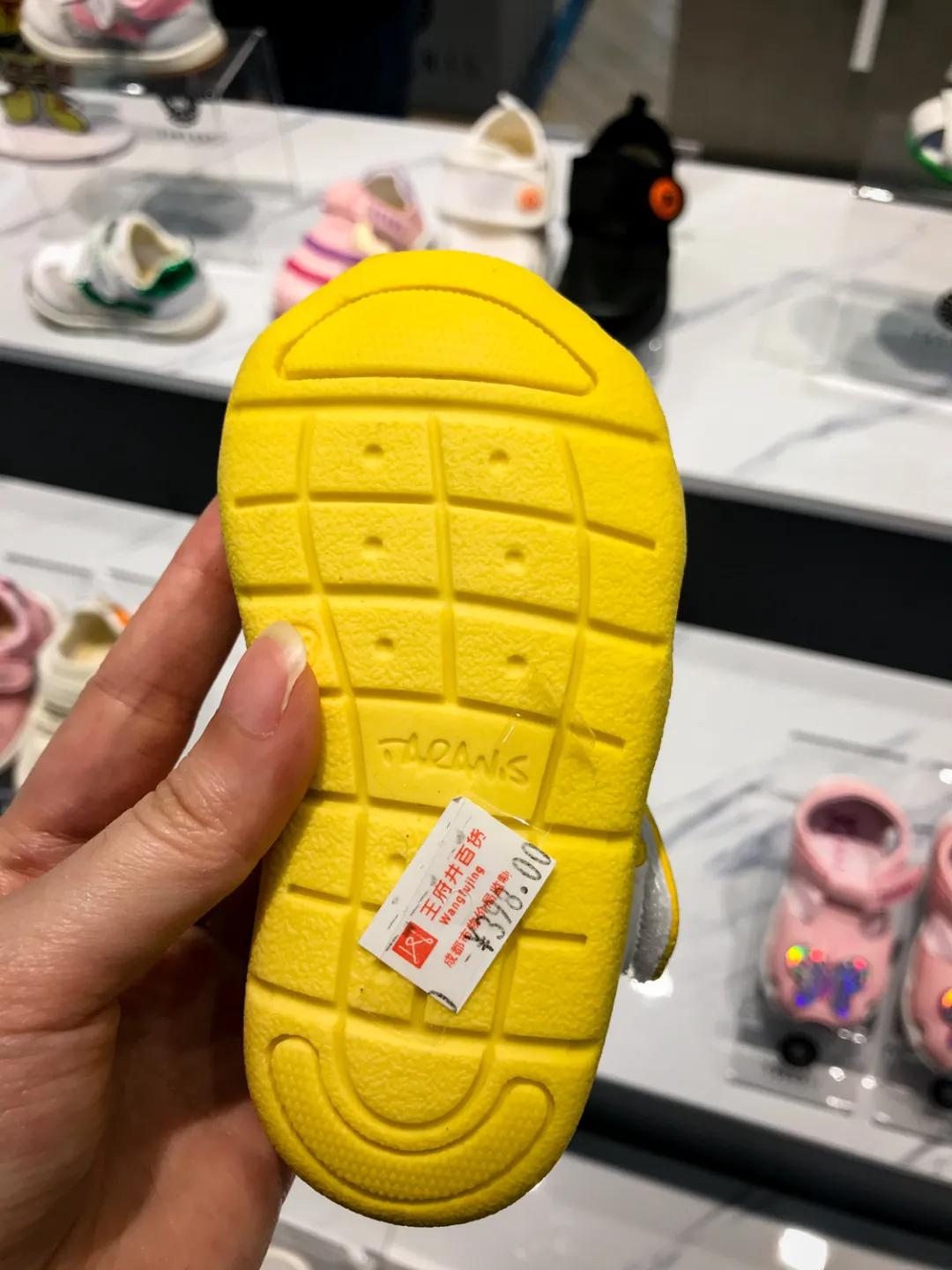 儿童穿哪种凉鞋比较好测评,关爱宝宝从脚开始