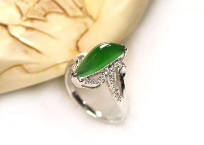 佩戴翡翠你需要了解的知识点必看,佩戴翡翠的小知识