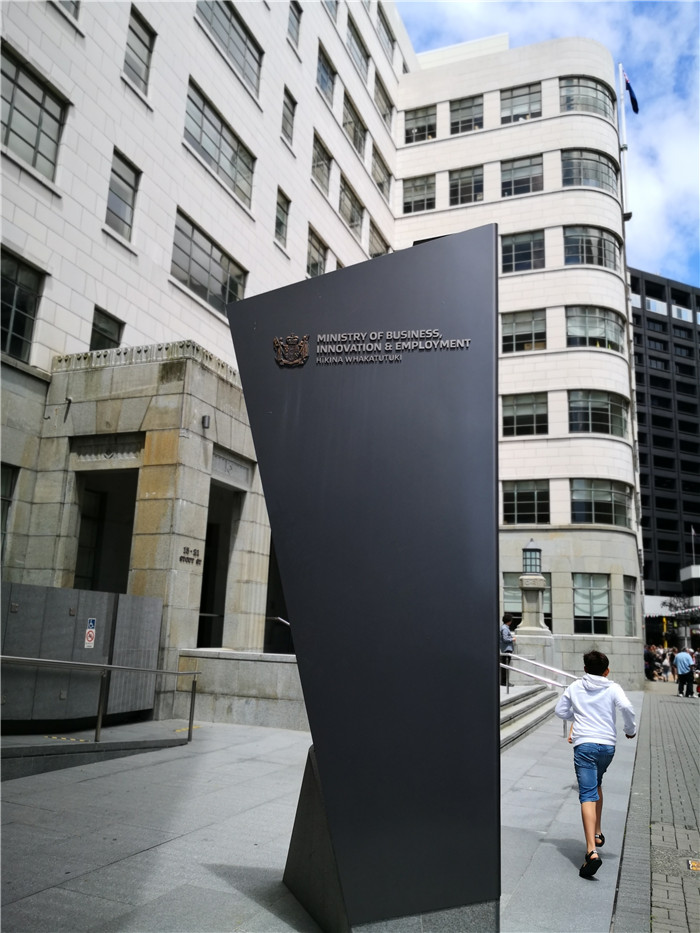 新西兰总理府前吃素食