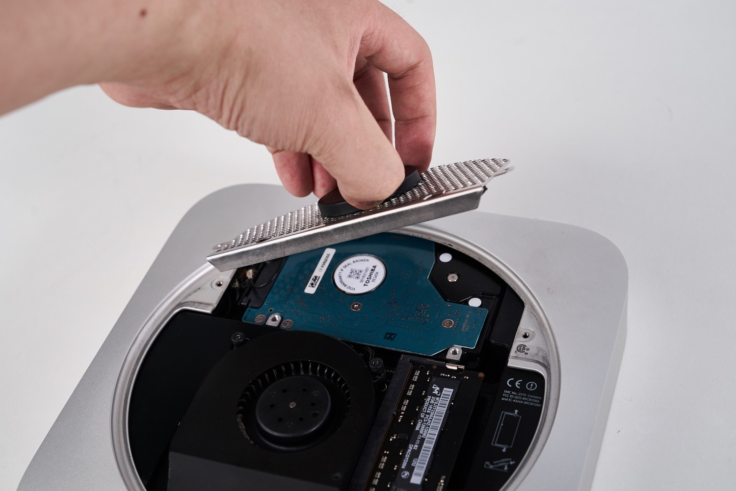 macmini2012安装双硬盘,macmini2012拆解