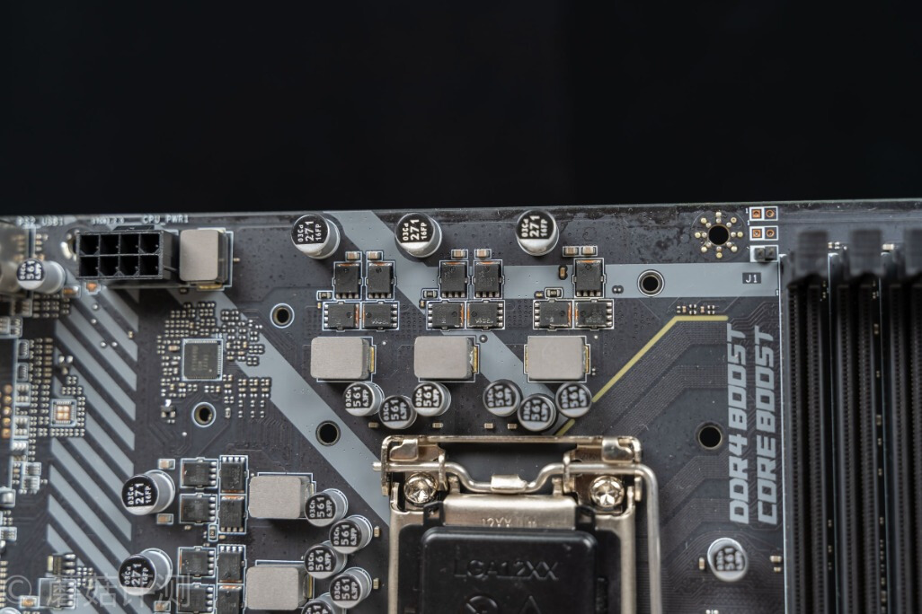 不以电感数量，论供电能力好坏、微星B460M火箭炮主板评测