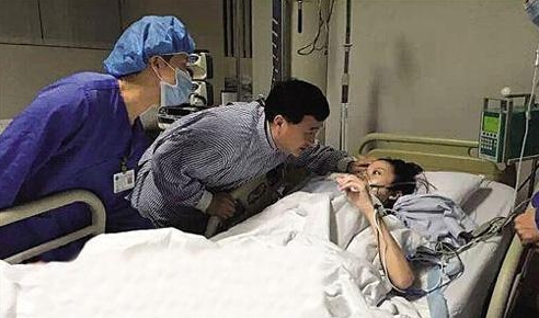 姚贝娜乳腺癌肿块,姚贝娜乳房重建