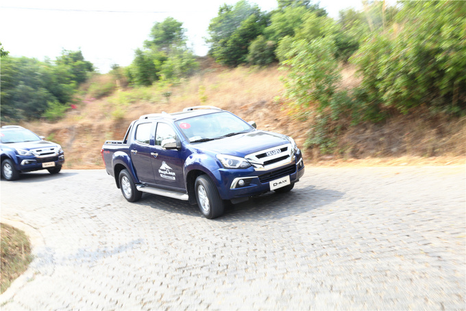 更年轻更舒适静态体验五十铃d-max,江西五十铃d-max哪款更值得买