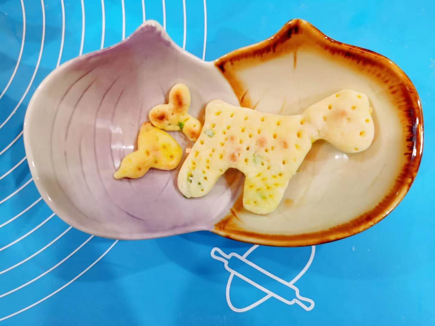 胃酸分泌过多可以吃苏打饼干吗,苏打饼干中和胃酸推荐