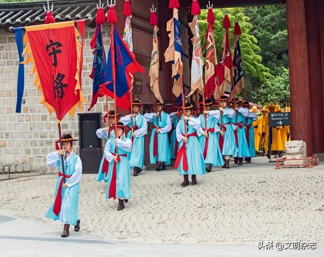 韩国传统高定服饰图片,一衣带水的韩语