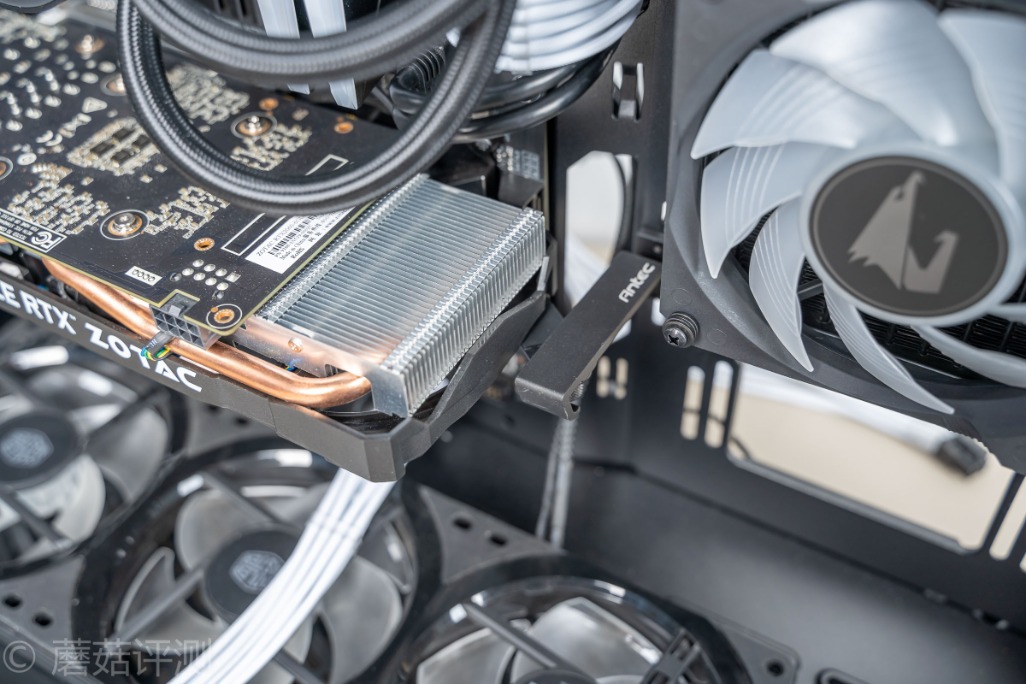 索泰显卡2060s霹雳版oc和x-gaming,索泰rtx2060霹雳oc背板