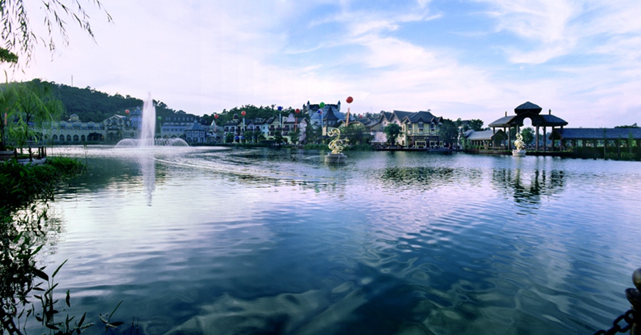 华侨城瀑布酒店房+餐+票，全部只要499！景区VIP通道免排队等你来