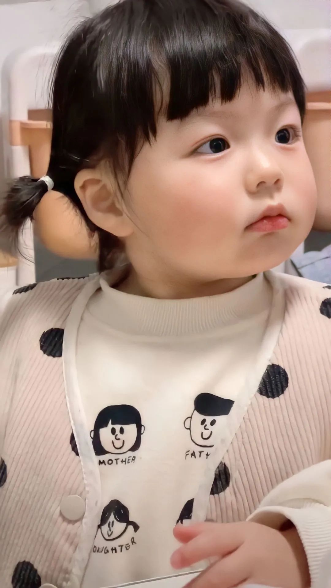 可爱宝宝壁纸高清全屏可自取,手机壁纸宝宝可爱女孩