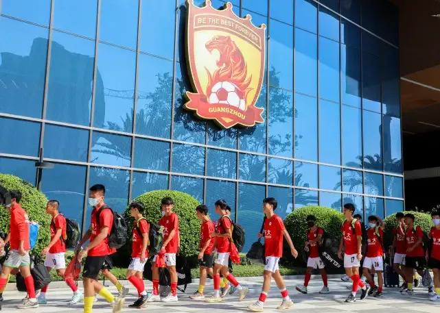 中甲球员一个月薪水是多少,中甲联赛球员工资大约多少