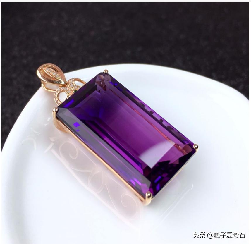 疆内观赏石,高价成交顶级带洞奇石