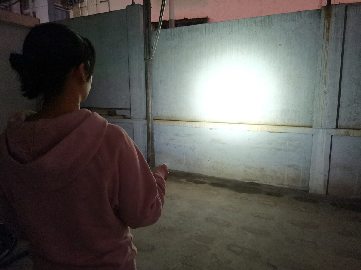 baton手电筒测评,傲雷baton3强光手电体验