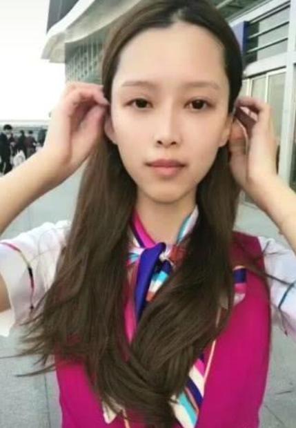 空姐机场卸妆路人惊呆,飞机空姐卸妆前和卸妆后