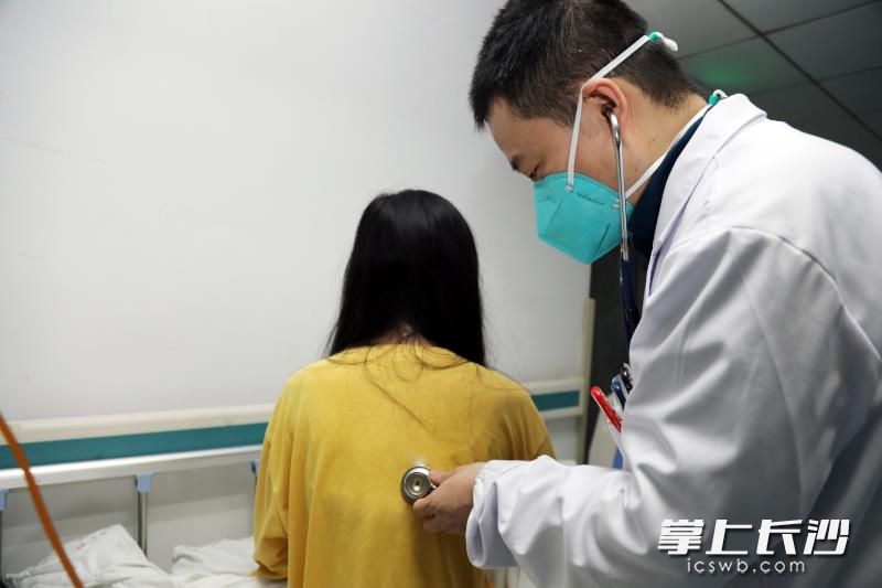 47岁停经一年脱发严重是怎么回事,快绝经时脱发严重