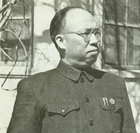 他认为自己“军功少”，主动申请降衔，毛主席：元帅不能没有他啊