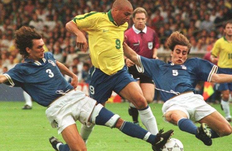 罗纳尔多大罗为什么叫外星人,大罗神级过人