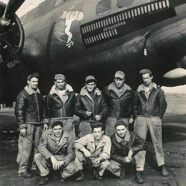 加拿大鹅羽绒服黑标好还是红标好,加拿大鹅羽绒服在加拿大卖多少钱