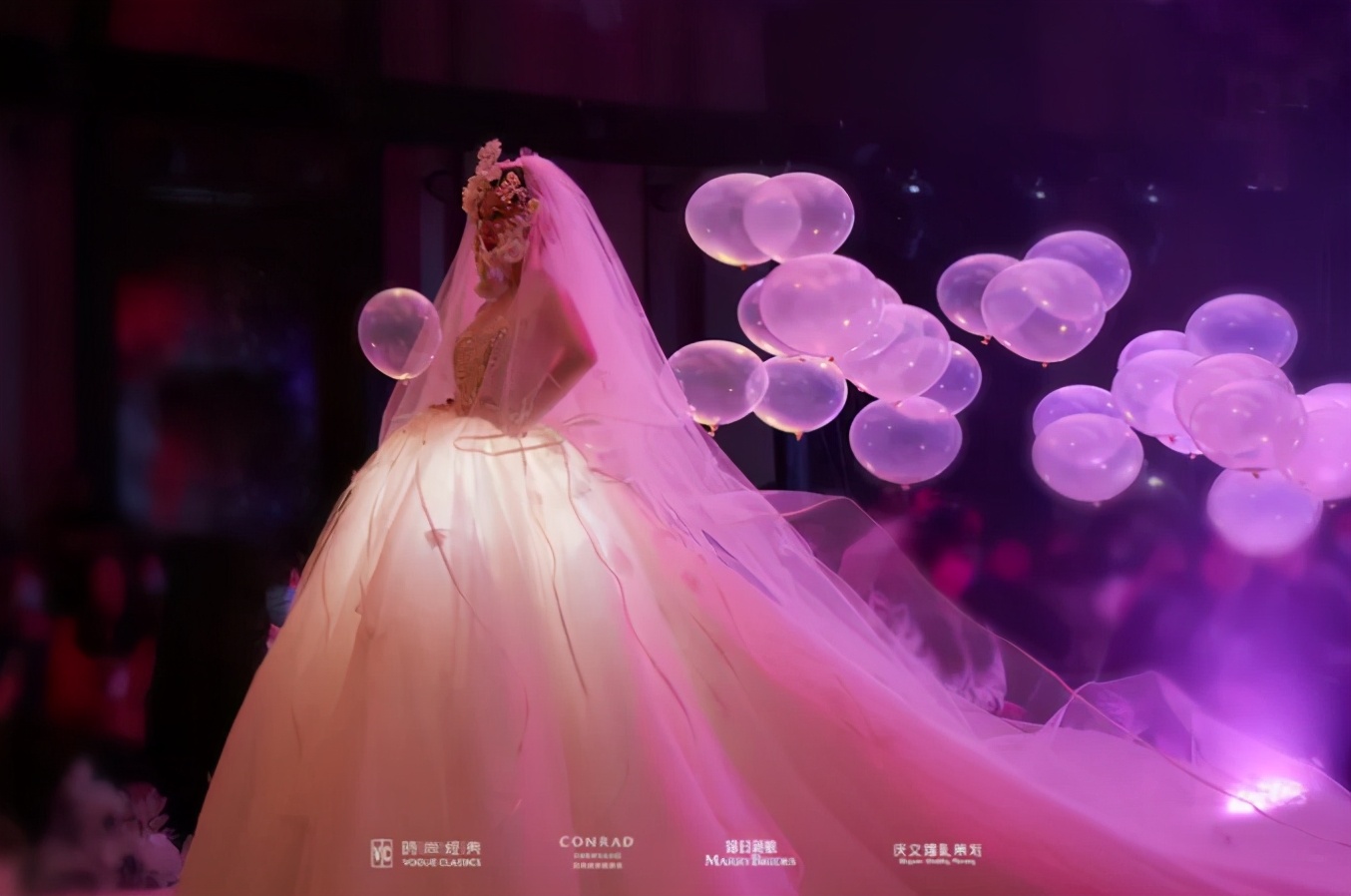 时尚经典2021「云端」夏季婚纱新品发布会