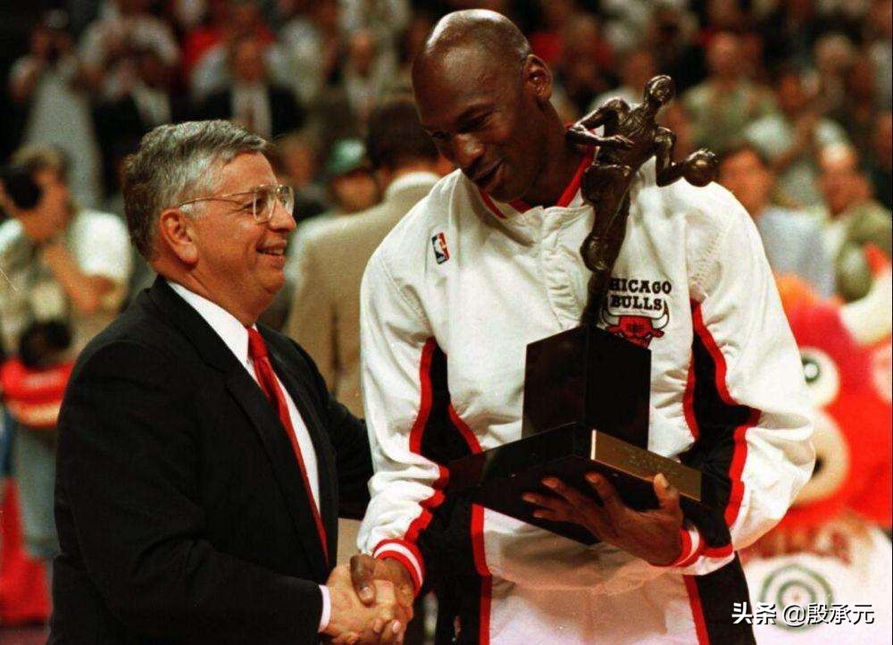 乔丹奥拉朱旺夺冠,奥拉朱旺得知乔丹退役
