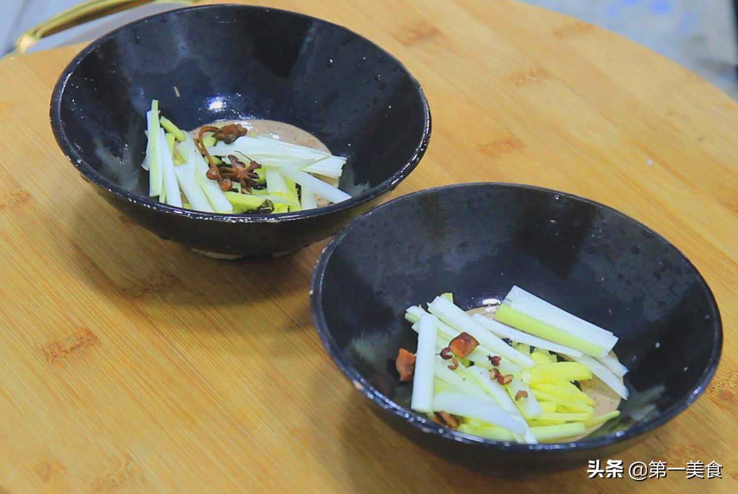 大厨做黄焖鸡米饭教学视频,大厨教你做黄焖鸡米饭的简单做法