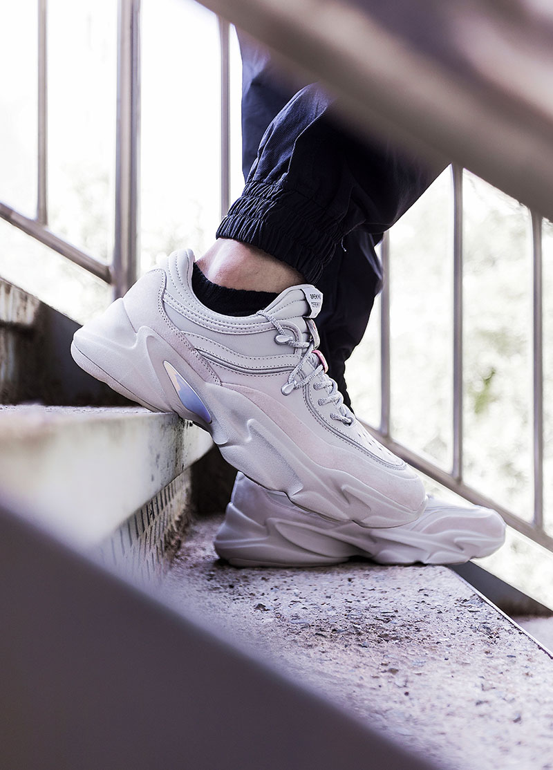 球鞋安踏推荐强度高,安踏龙珠超联名dragonball黑悟空