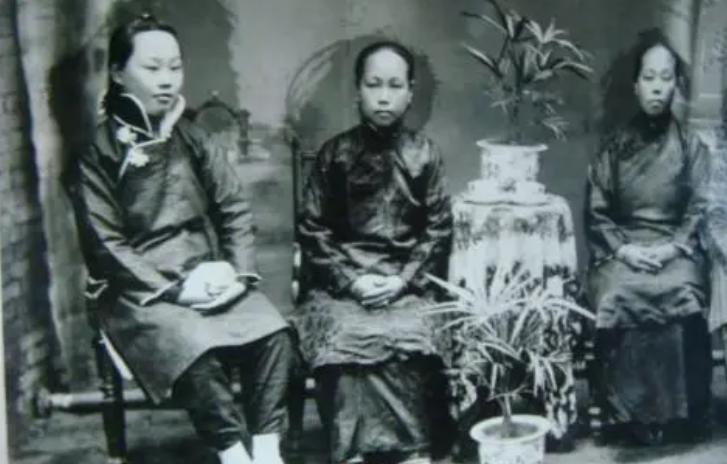 整容医院割单个双眼皮,上海整容医院做双眼皮多少钱