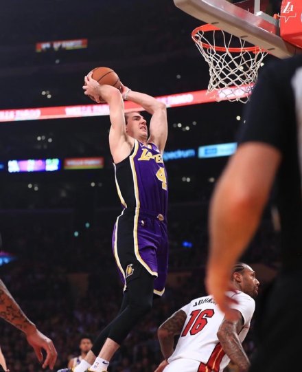 杜德利为湖人保驾护航视频,杜德利被隔扣