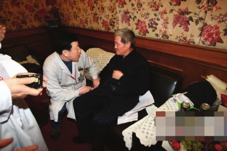 大鹏背后的人是谁,大鹏当年为啥能请这么多明星