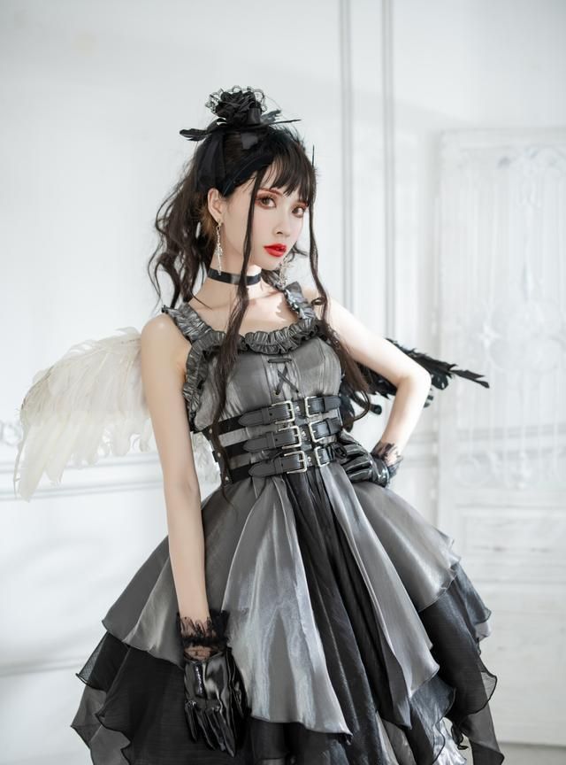 有一种洛丽塔叫“凤蝶裙”，第一眼好丑，当lo娘穿上后直男都心动