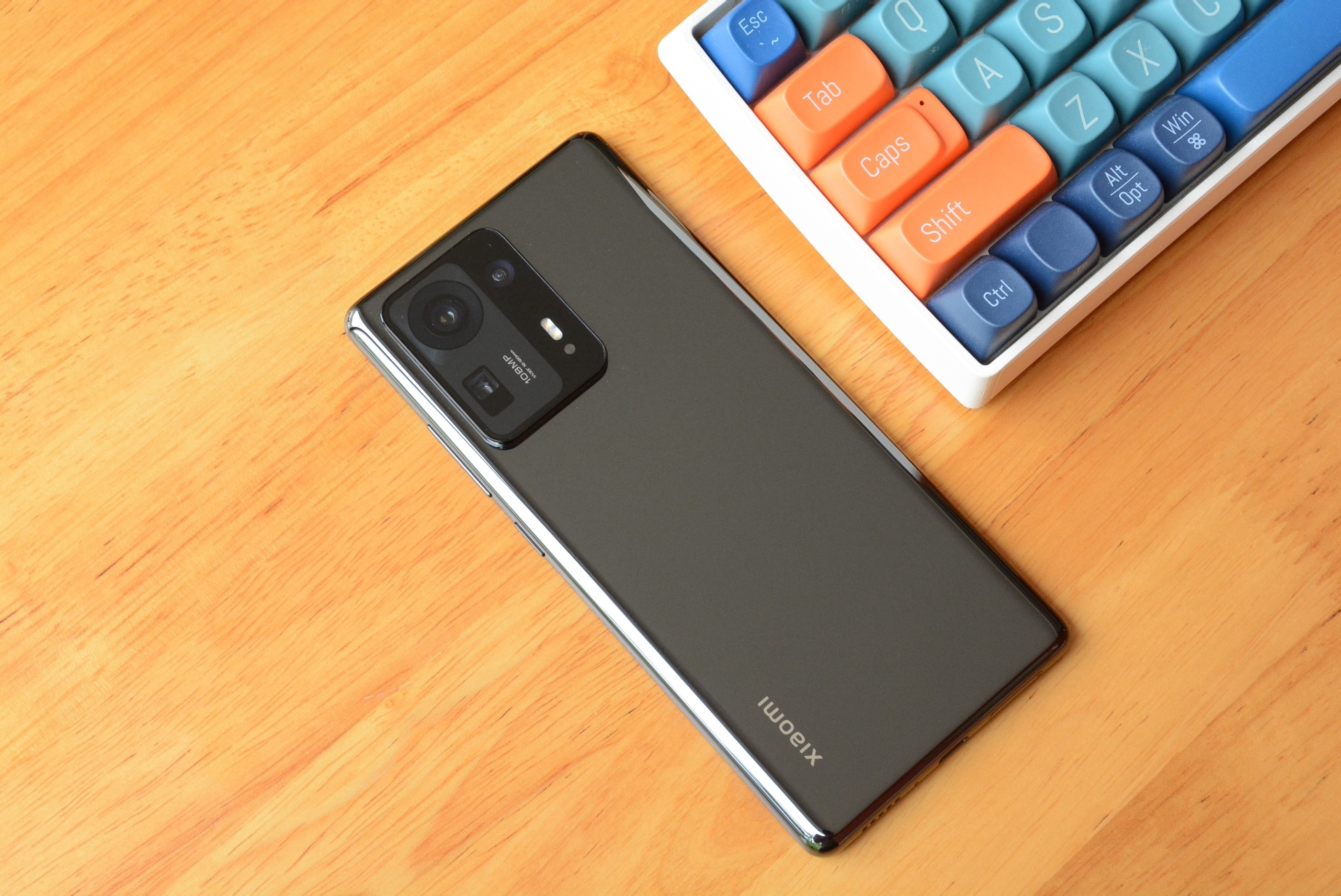 小米MIX4应该买陶瓷白?体验一天后才发现黑色才是真香