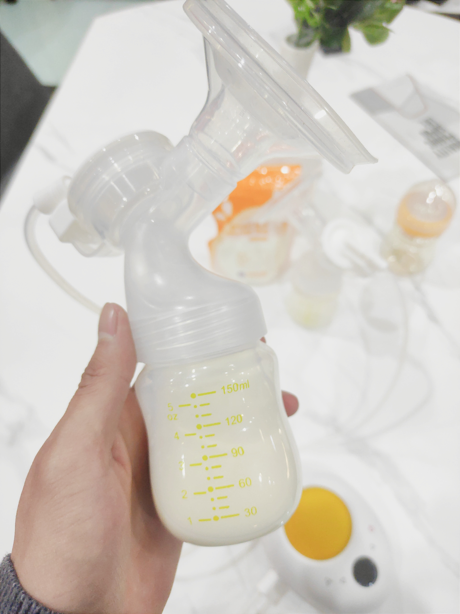 怎么正确使用吸奶器吸奶,吸奶器吸奶的正确姿势和方式