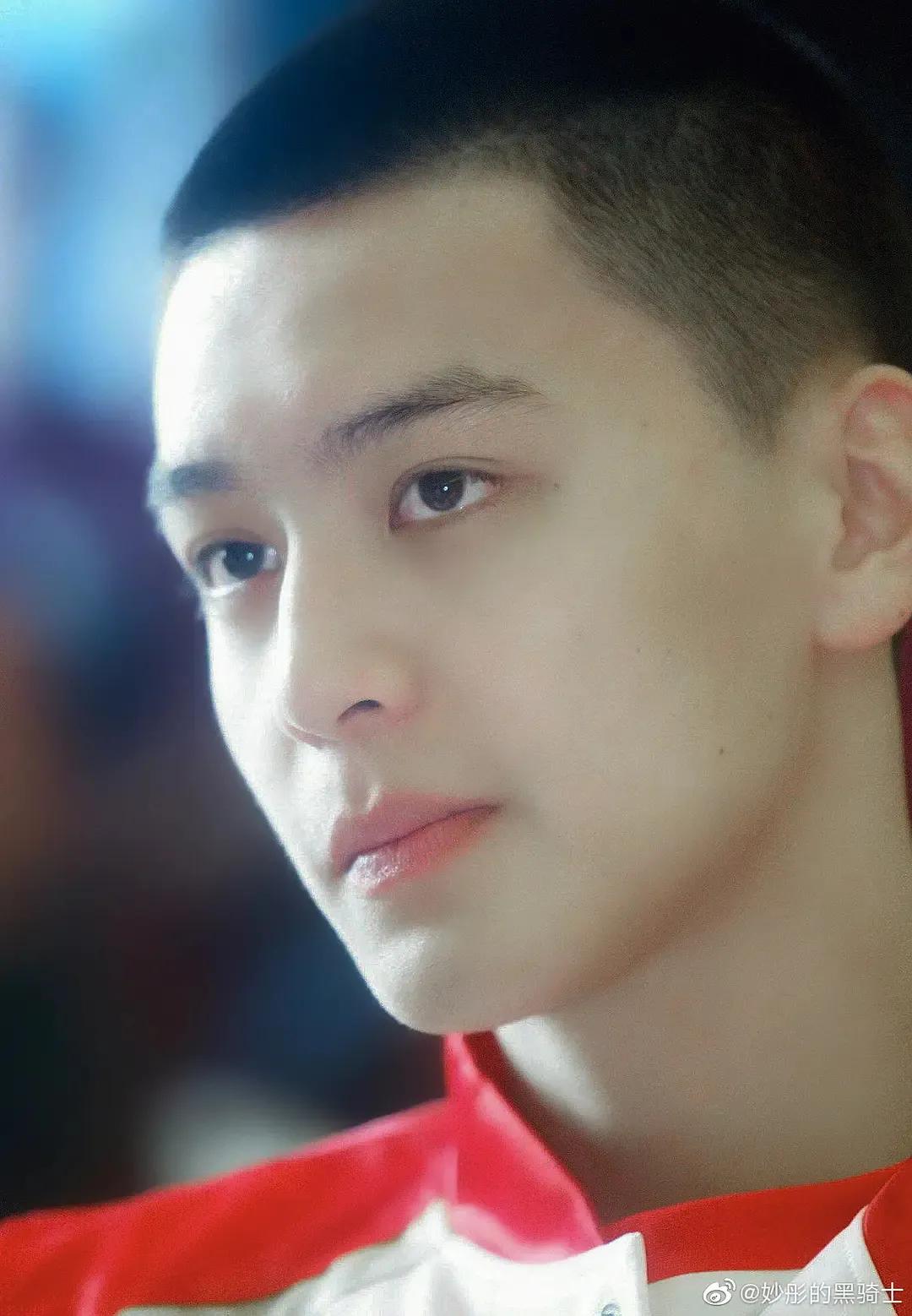 193cm体坛第一帅哥爆红，颜值惊艳：他要出道，男明星就哭吧