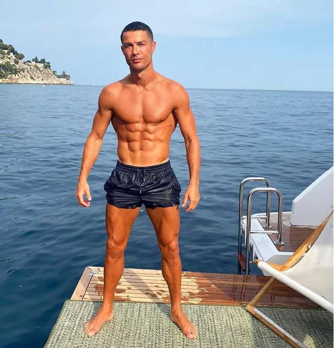 七夕撒狗粮，我只服C罗：肌肉身材搭档迷人娇妻，练腿太重要了