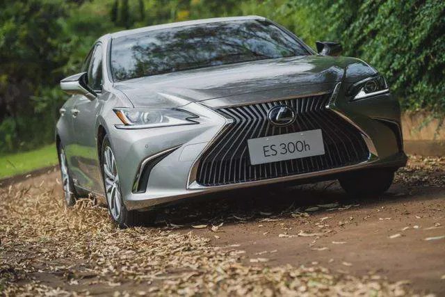 不同品牌却非常相似的车,盘点不同品牌的车