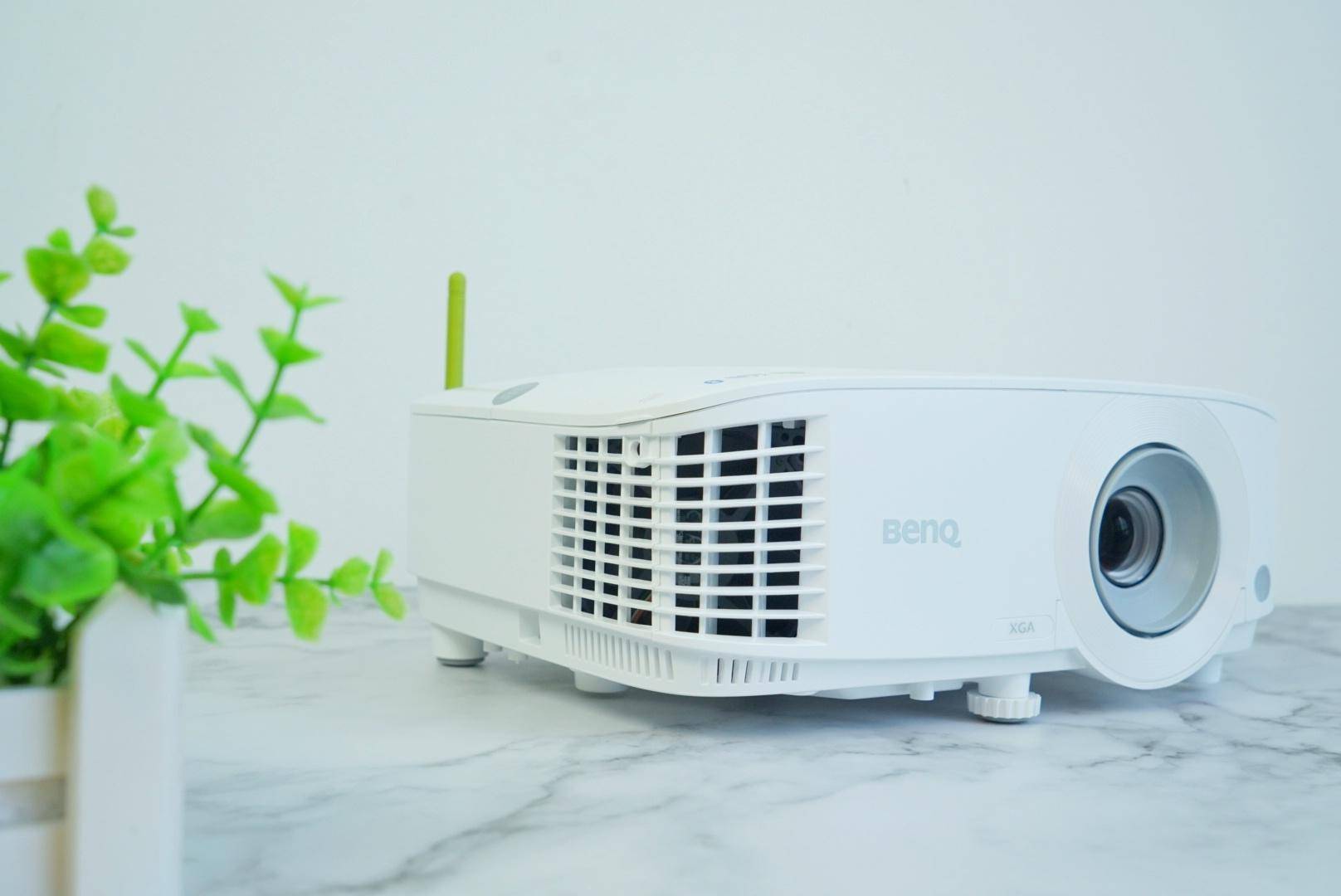 明基投影仪e320和e500对比评测,明基e520投影仪深度评测