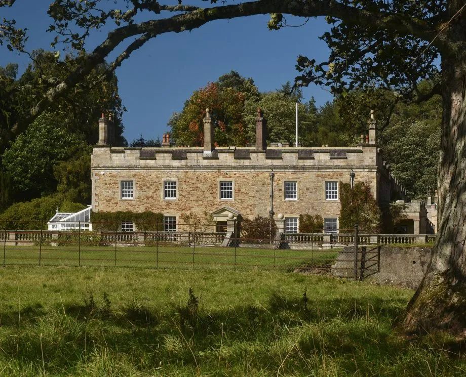 英国伦敦50亩的庄园别墅出售,英国300亩庄园出售