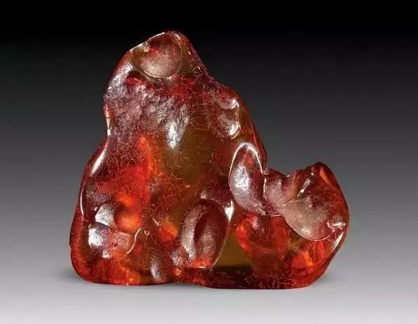 这些石头价值不菲，随便捡到一块妥妥的人生赢家