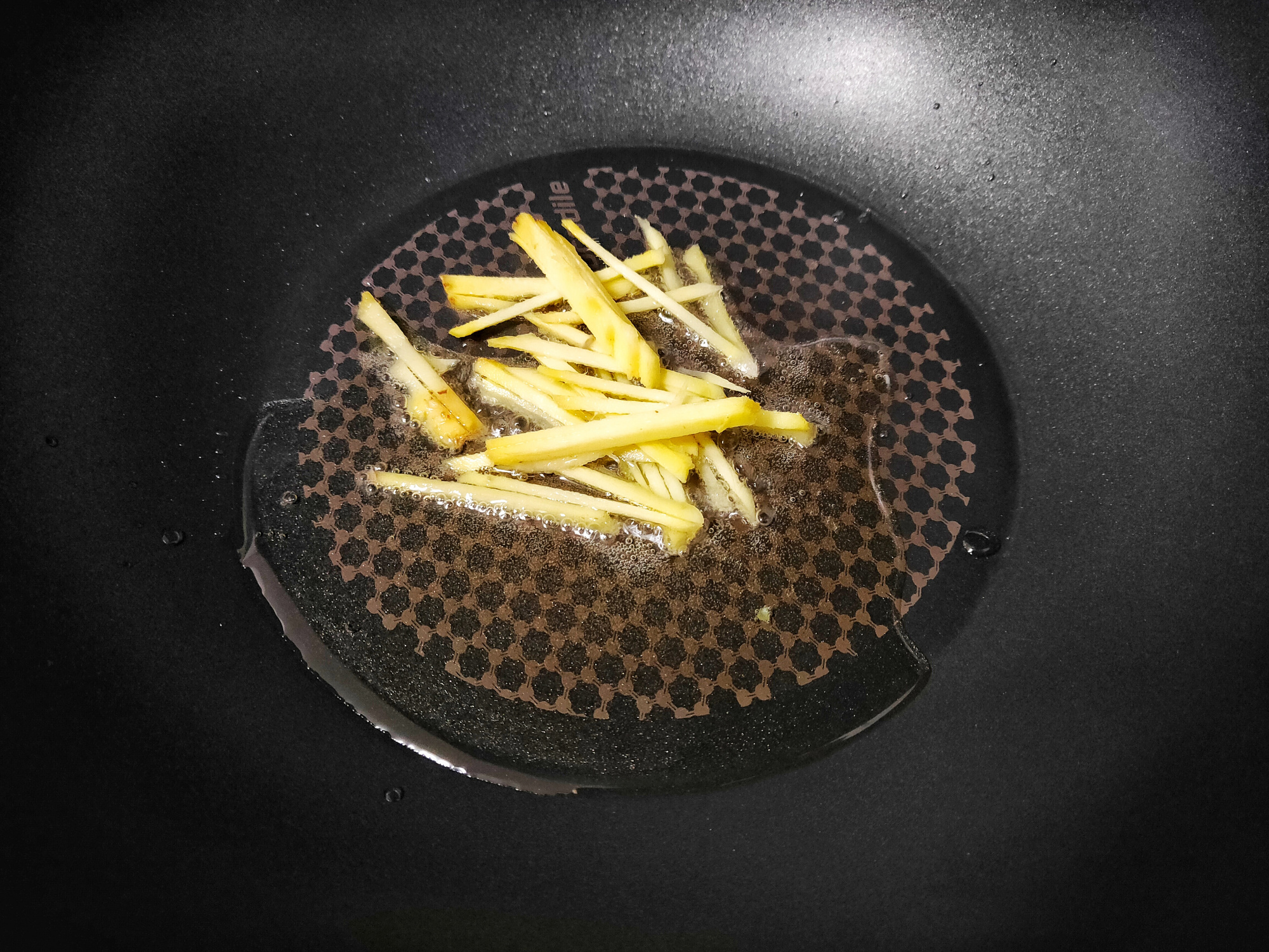 芹菜和它一起炒超级好吃,芹菜和什么炒在一起最好吃