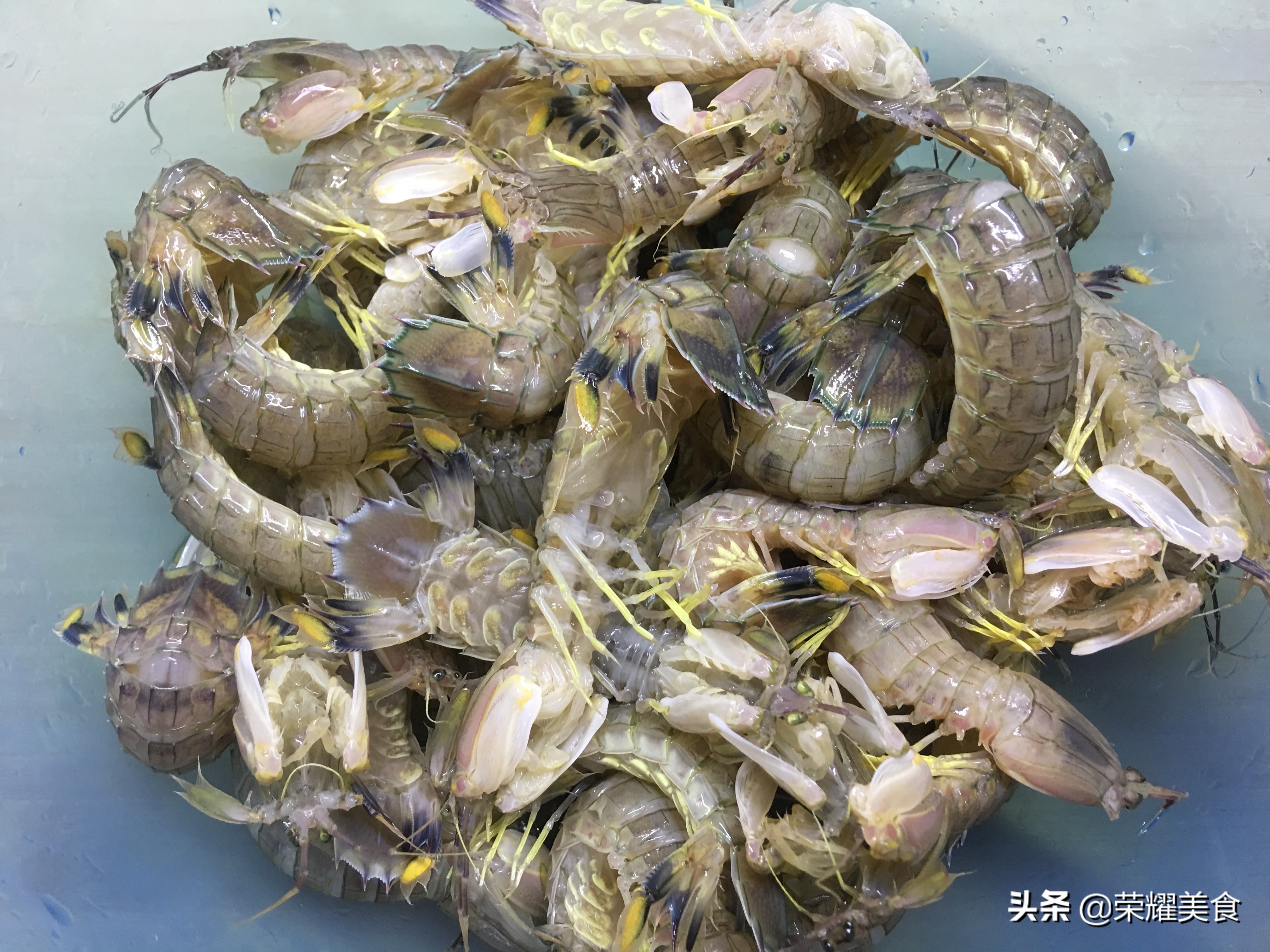 做好的皮皮虾正确吃法,学会皮皮虾的两种最简单吃法