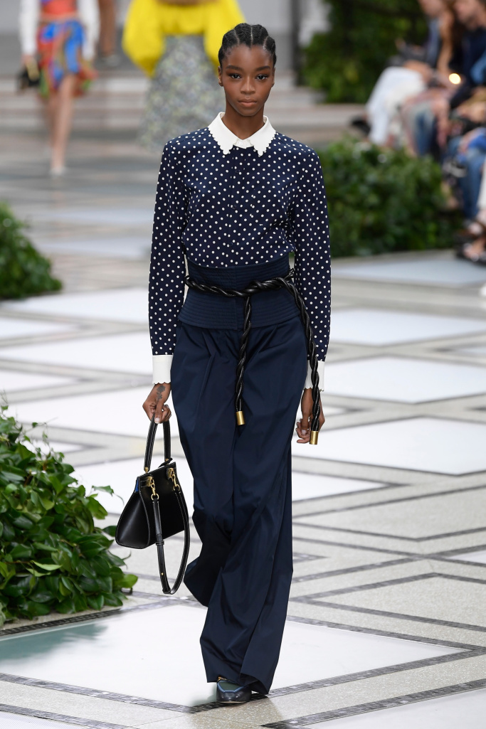 toryburch2020白色刺绣裙子,toryburch小香风裙子