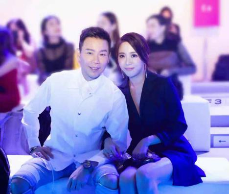 51岁陶喆携妻子看房,陶喆54岁模样