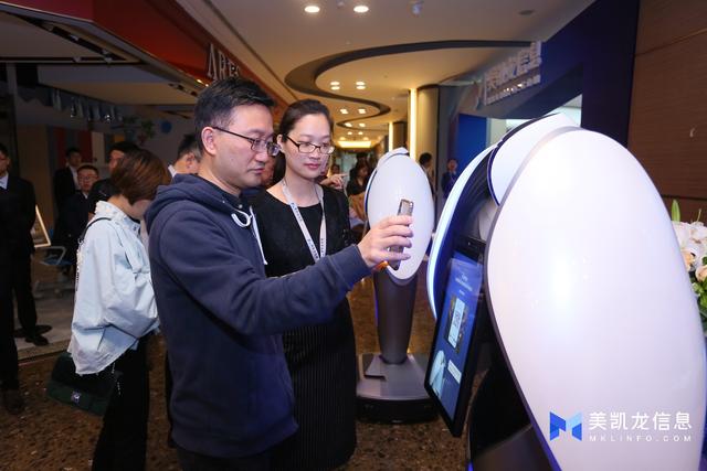 黑科技当道！机器人、全息屋开启未来商业新纪元！