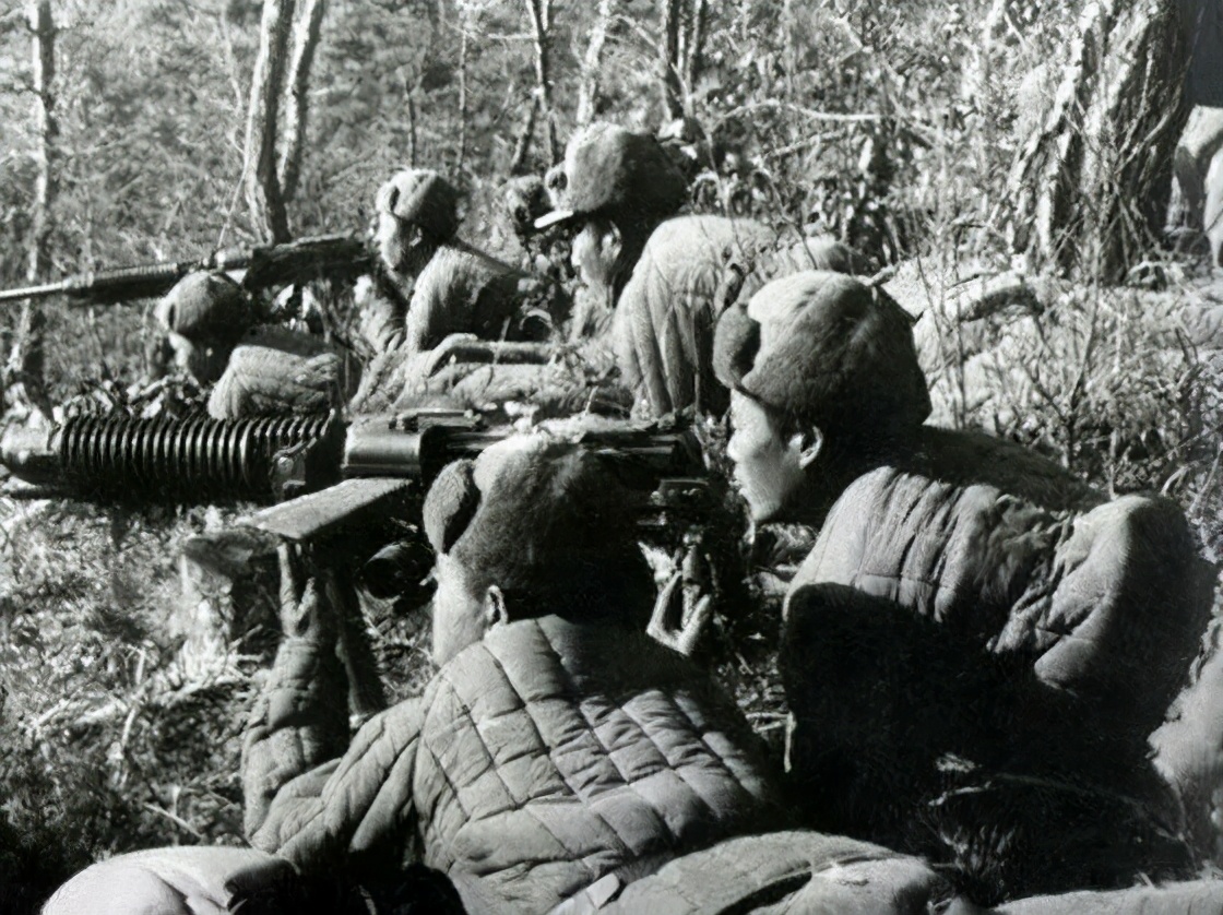 美国史绝望地说：志愿军太凶猛，用“*魂药迷**”把美军剁成了肉酱