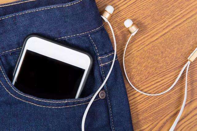 手机放在口袋的正确方法,手机屏幕怎么放口袋里