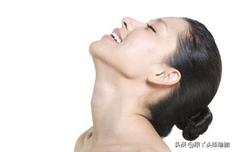 快速消除双下巴练这个瑜伽就对了,想瘦脸瘦下巴两个瑜伽体式